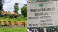 Hitam Putih Elegan Modern Inisial Huruf Salon Logo (2)